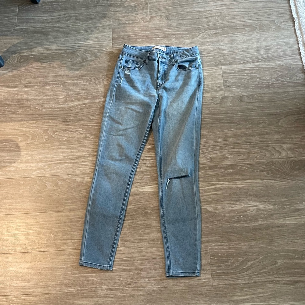 Light wash skinny jeans